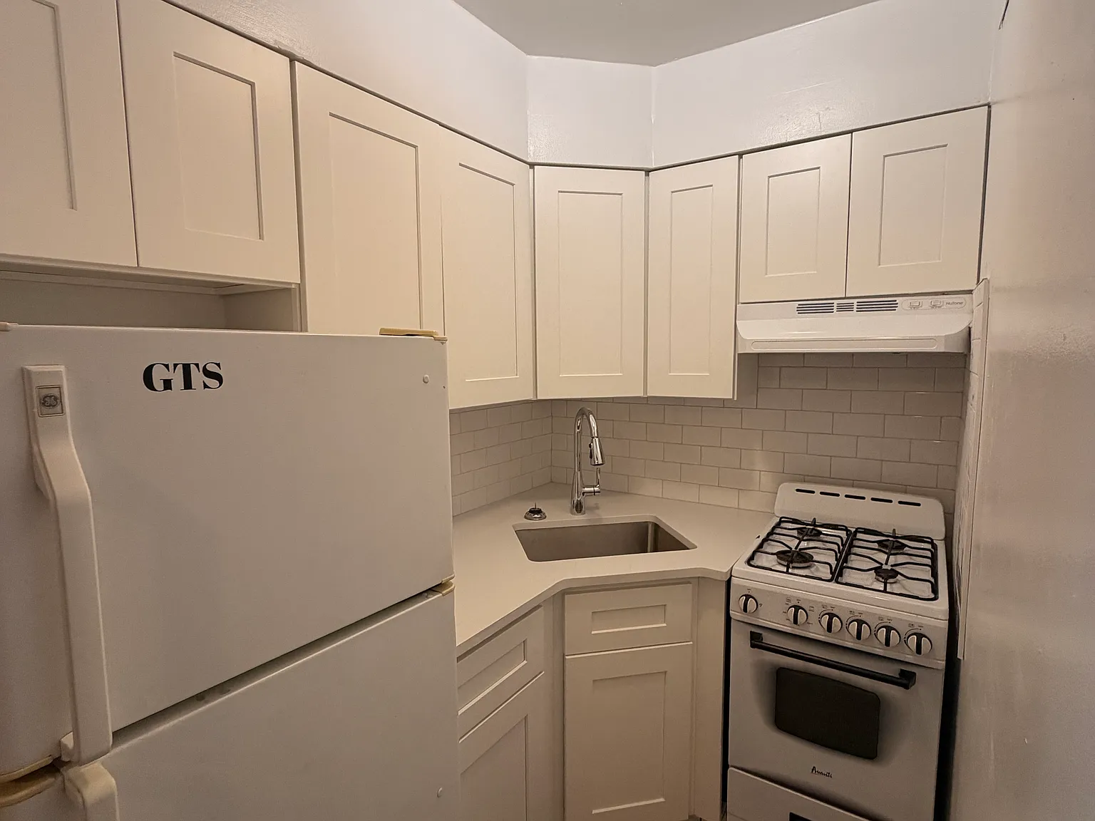 Studio, $1,750 — Photo 2