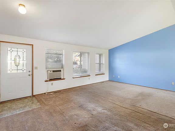 5th image of 3529 Dartmouth Dr SE
