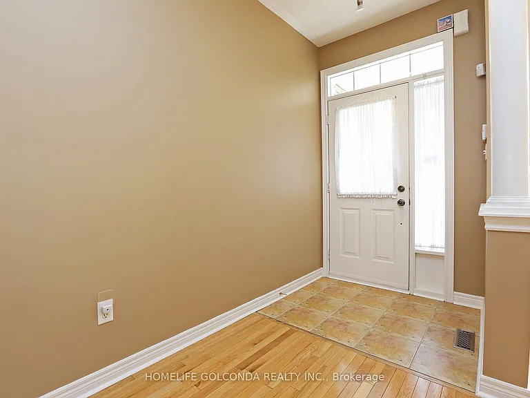 28 Barnstone Dr — Photo 2