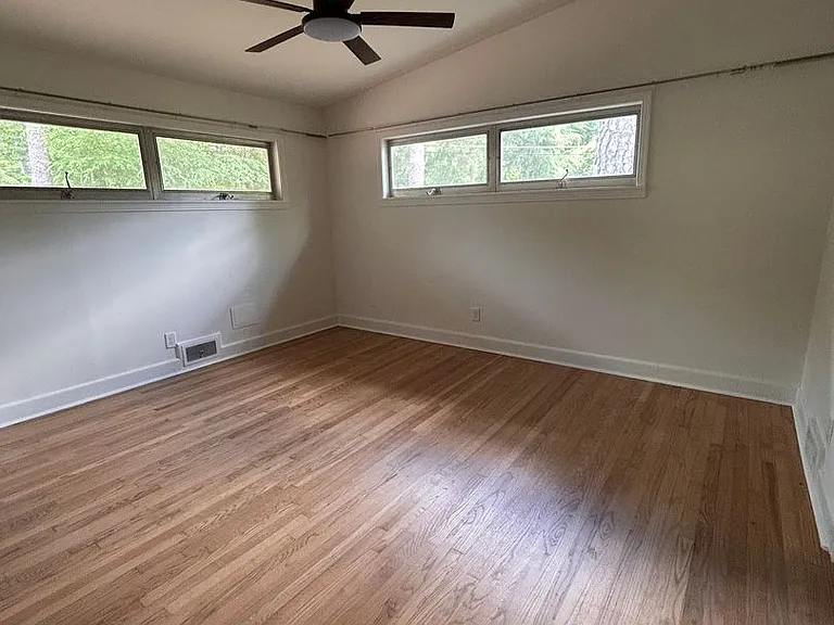 271 Lakeside Dr — Photo 5