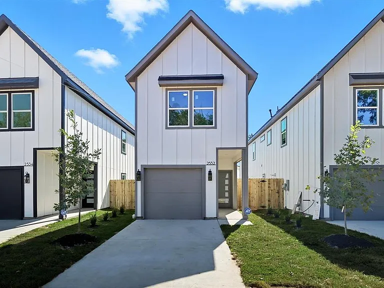 2532 Lowery St — Photo 1