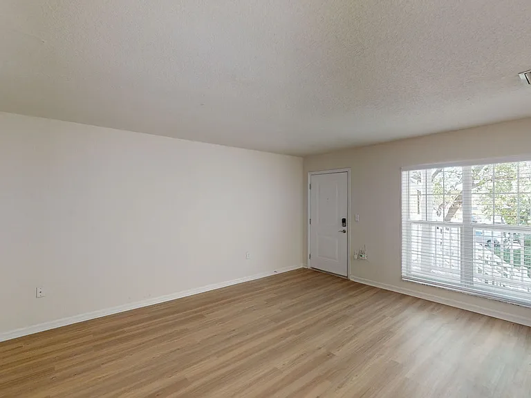 The Breyley Apartments — Photo 33