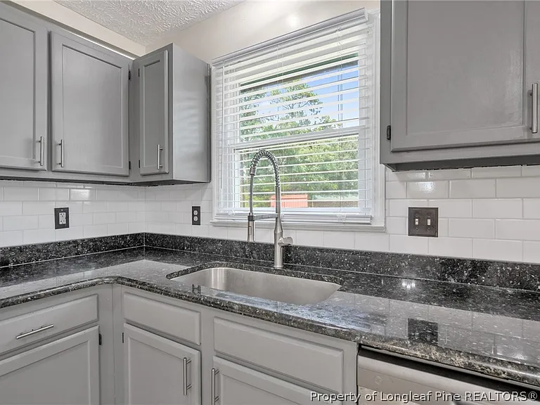1931 Daphne Cir — Photo 12