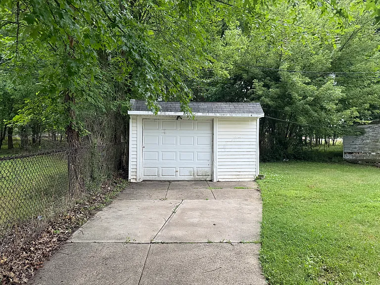 5649 Waterbury Ave — Photo 2