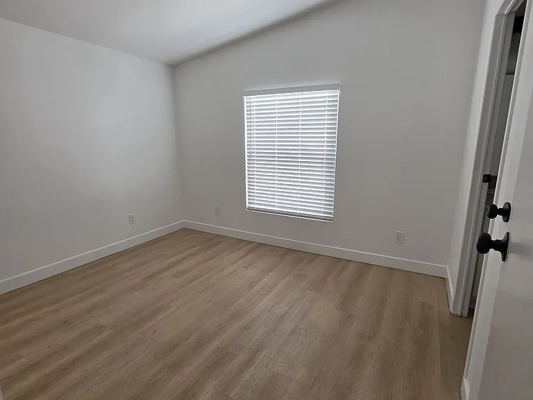 8391 San Fernando Rd — Photo 9