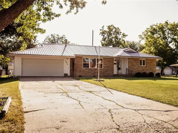 1670 2nd Ave W, Horton, KS 66439
