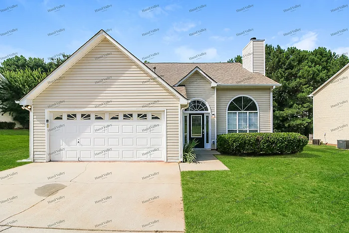 3 bed, 2.5 bath, 1836 sqft, $2,045 — Photo 2