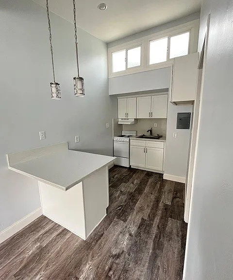 First Street Manor Apartments — Photo 6