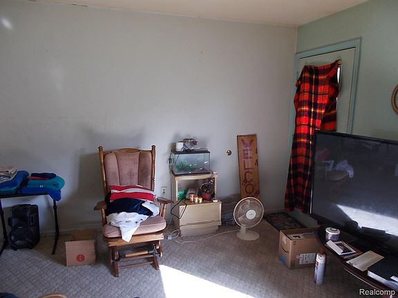 3rd image of 3130 Cat Lake Rd