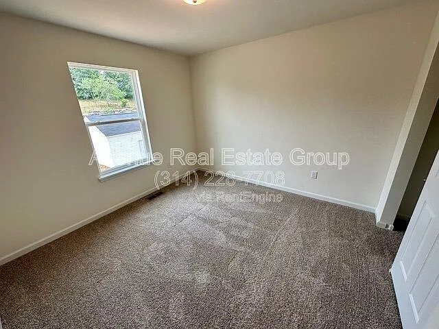 5587 Walden Ridge Dr — Photo 3