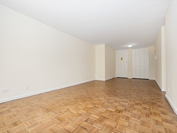 4th image of 245 E 44th St APT 27D