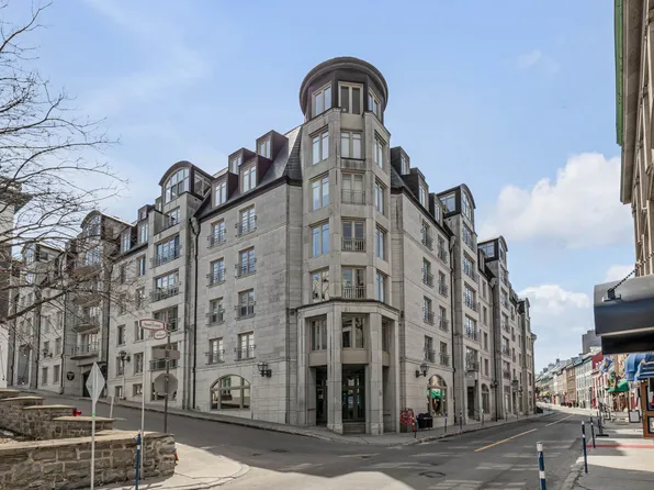 33 Rue St #608, Quebec, QC G1R 5X6