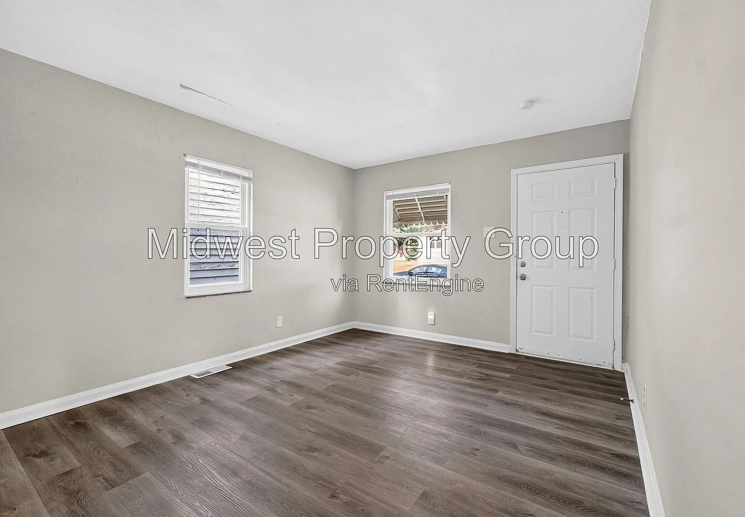 3 bed, 1.0 bath, 912 sqft, $1,495 — Photo 3