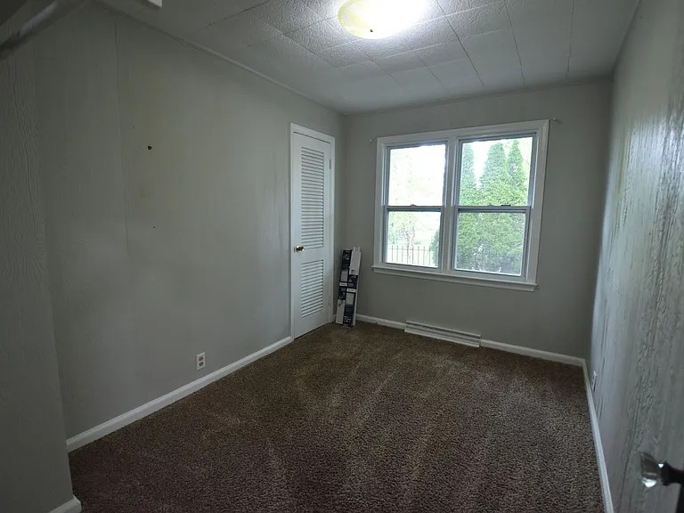 334 W Staat St — Photo 11