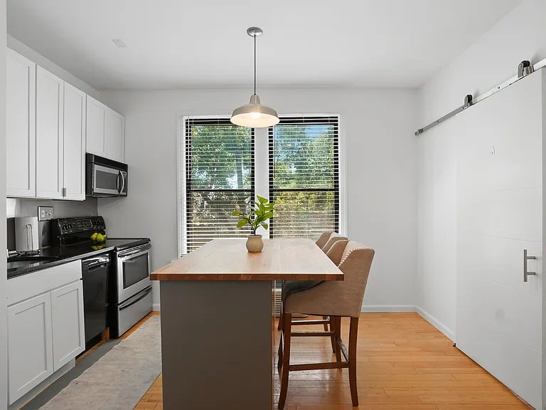 1822 15th St NW #303 — Photo 6
