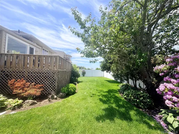 821 Channel Rd, Long Beach, NY 11561