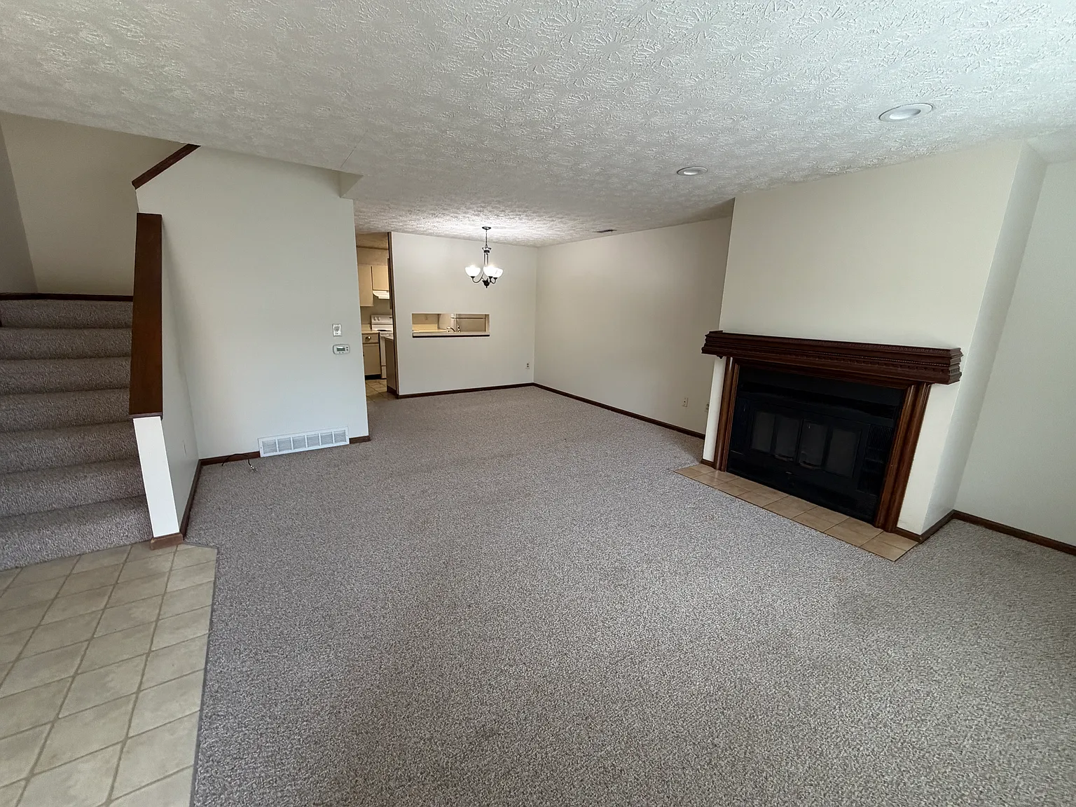 2 bed, 1.5 bath, 1320 sqft, $900 — Photo 3