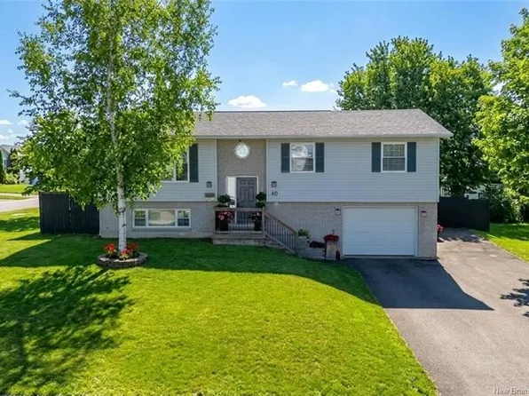 40 Merrett Dr, Oromocto, NB E2V 2L7