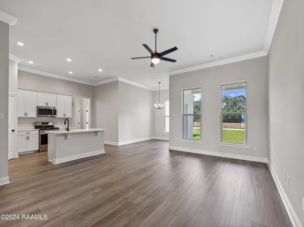 112 Gilded Ln, Broussard, LA 70518