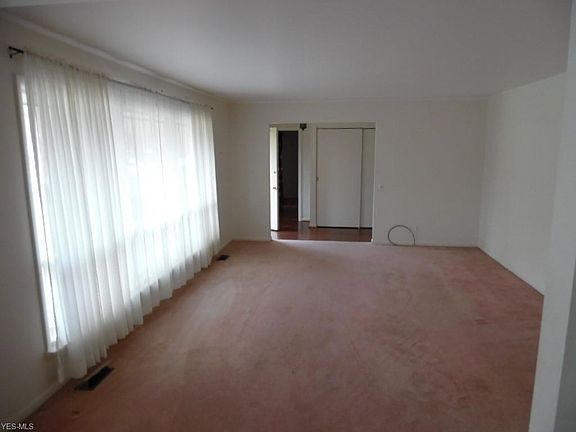 3rd image of 103 Iroquois Dr