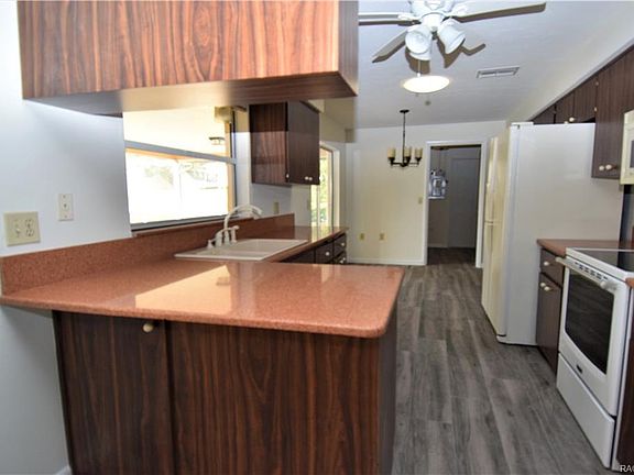3rd image of 40 Truman Blvd