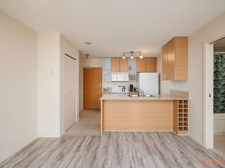 977 Mainland St #603 — Photo 5