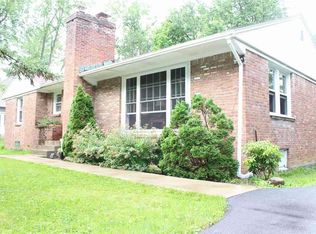 2425 Rosa Rd, Niskayuna, NY 12309