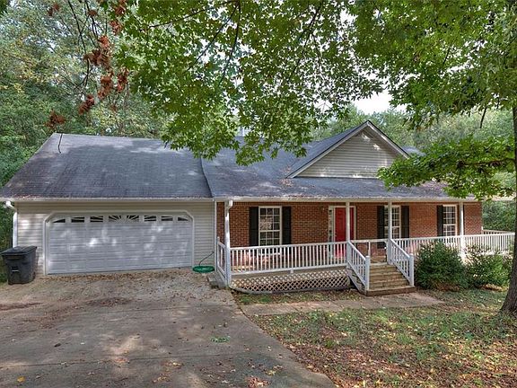 4th image of 12 River Oaks Dr SW