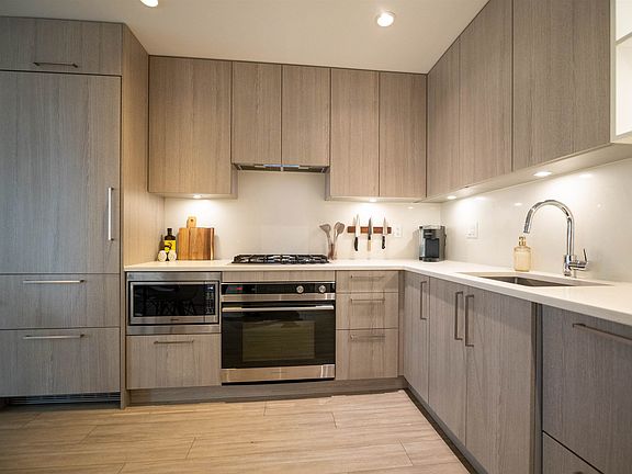 4th image of 707 E 3rd St #214