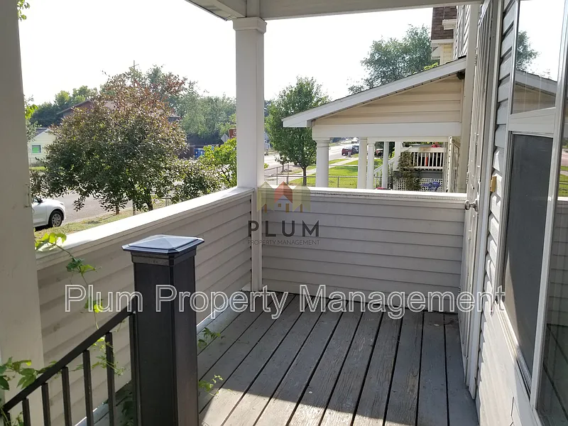 3 bed, 1.5 bath, 1360 sqft, $2,395 — Photo 3