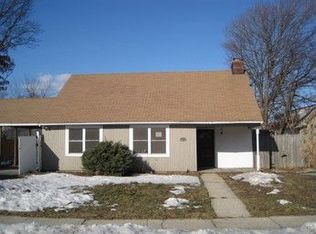 115 W Scudder Ave, Copiague, NY 11726