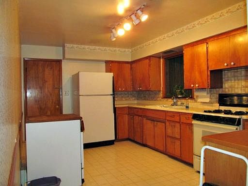 5th image of 3 Old Orchard Ln