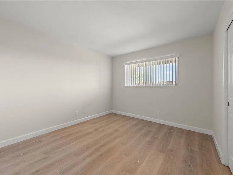 925 Pomeroy Ave — Photo 36