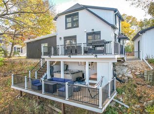 313 3rd Ave NE, Waverly, IA 50677