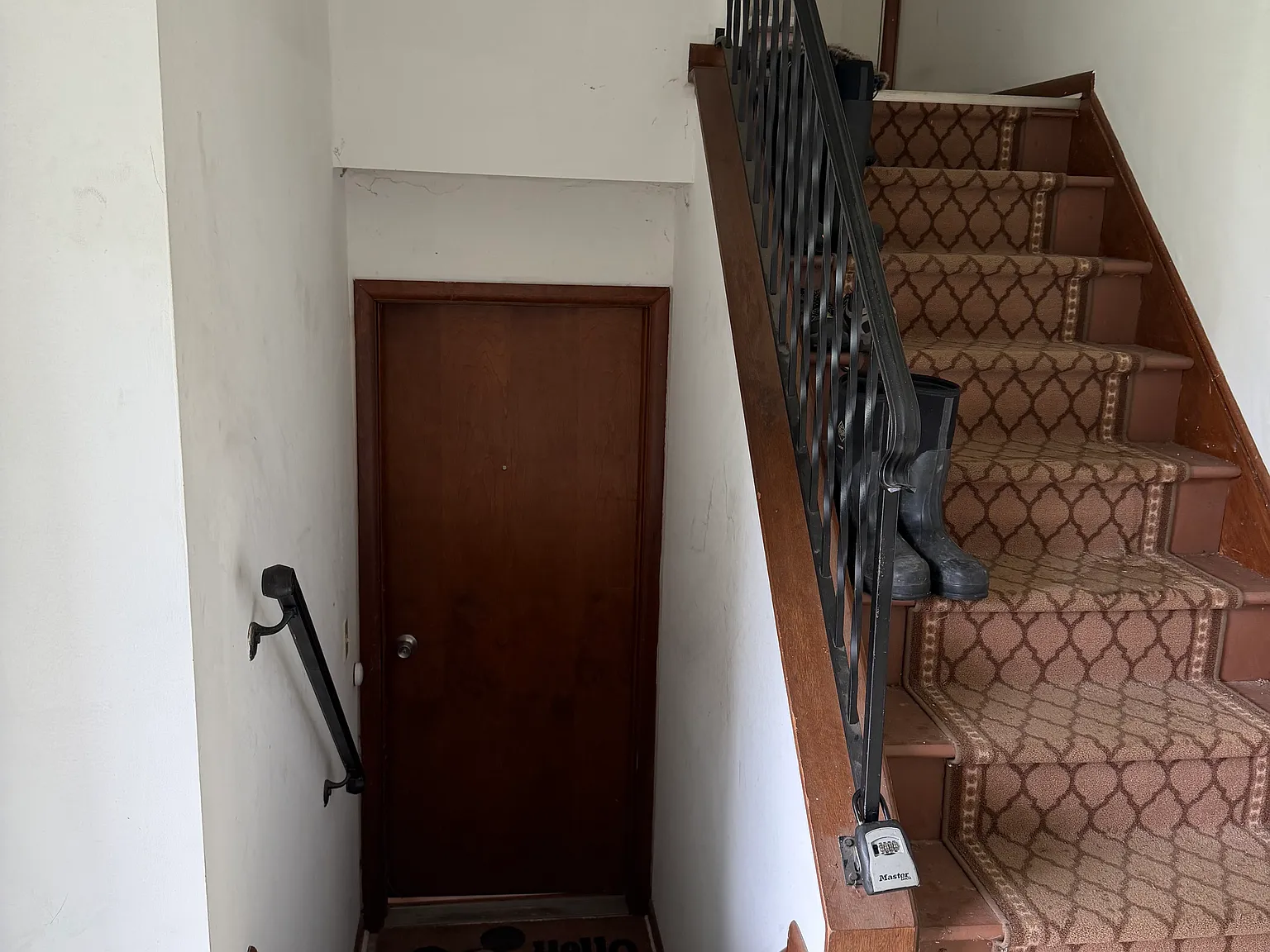 2 bed, 1050 sqft, $985 — Photo 2