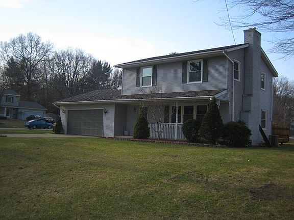 3 Bedroom, 1 1/2 Bath with a home theatre!