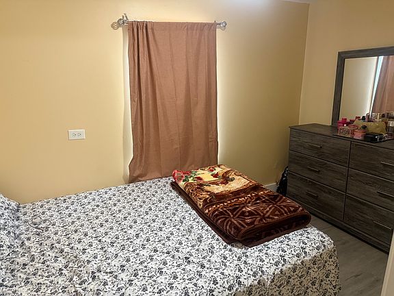 2nd image of 3019 Commercial Ave