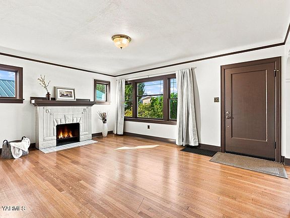 4th image of 309 S 8th Ave