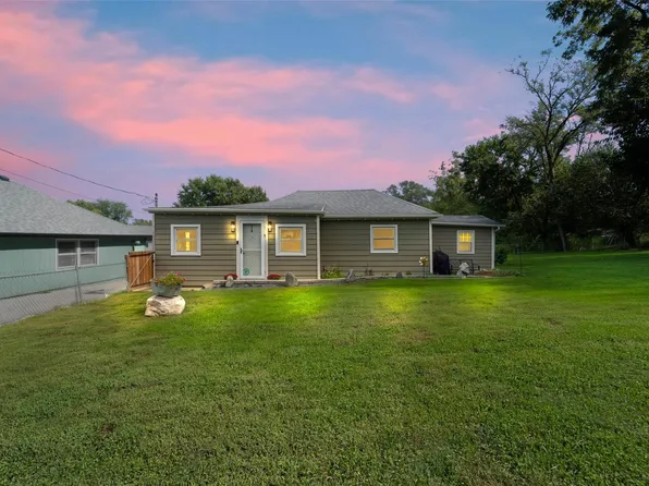 4261 NE 27th St, Des Moines, IA 50317