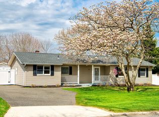 11 Akron Place, Shoreham, NY