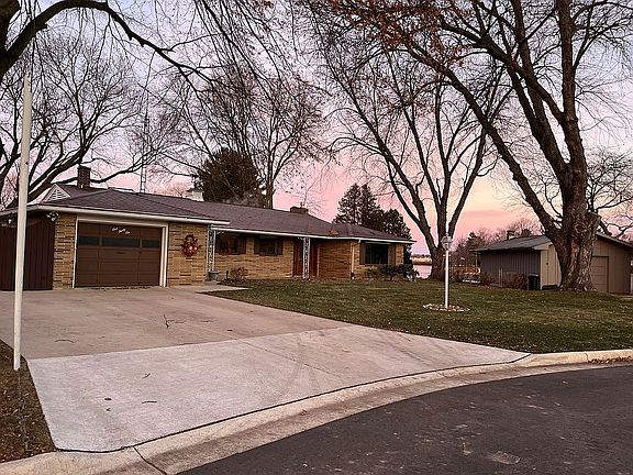 2nd image of 136 Circle Dr