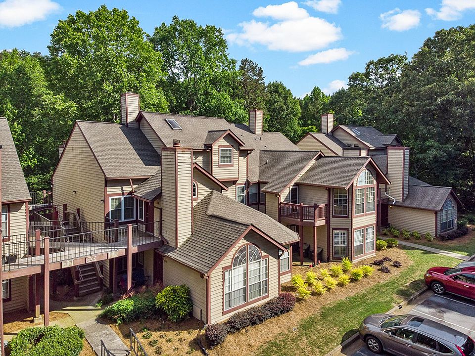 1st image of 214 Saint Andrews Ct