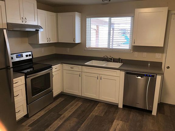 5th image of 702 SE 5th St