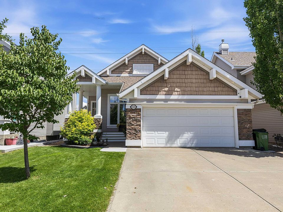 1st image of 533 Stewart Cres SW
