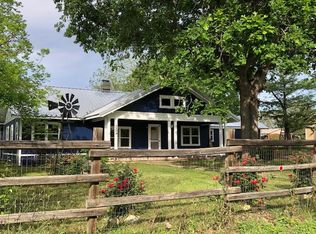 330 S Main St, Fentress, TX 78622