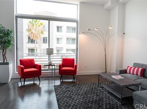 3rd image of 433 Pine Ave Unit 309