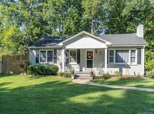 7 Reynolds School Rd, Asheville, NC 28803