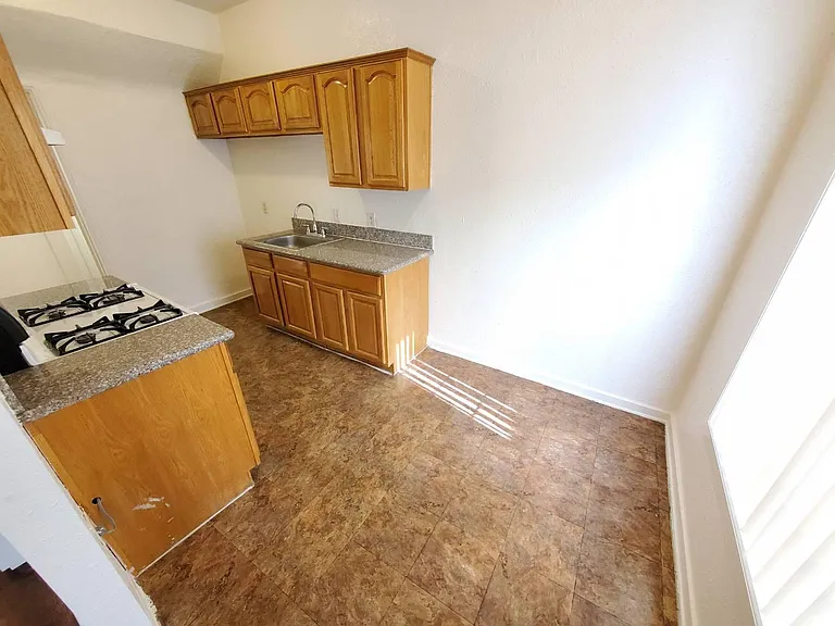 1124 Huntington Dr #H — Photo 6