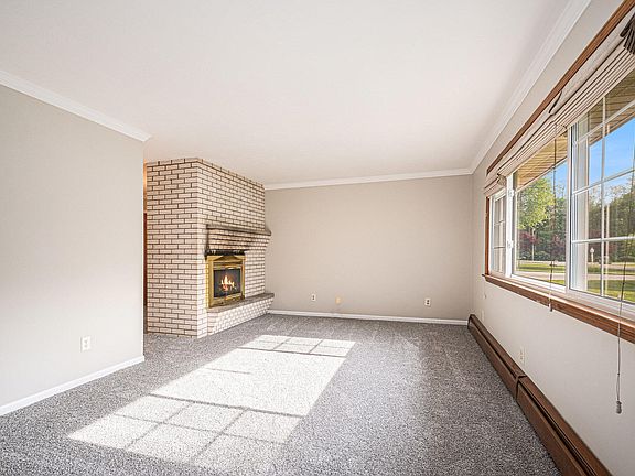 5th image of 823 W Park Dr