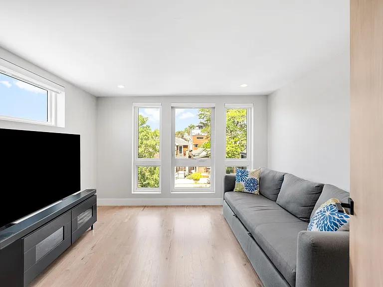 3524 Mariposa St — Photo 22